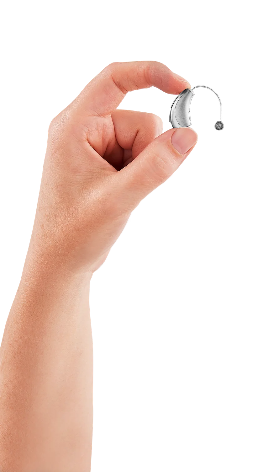 Kleines Hörgerät in einer Hand